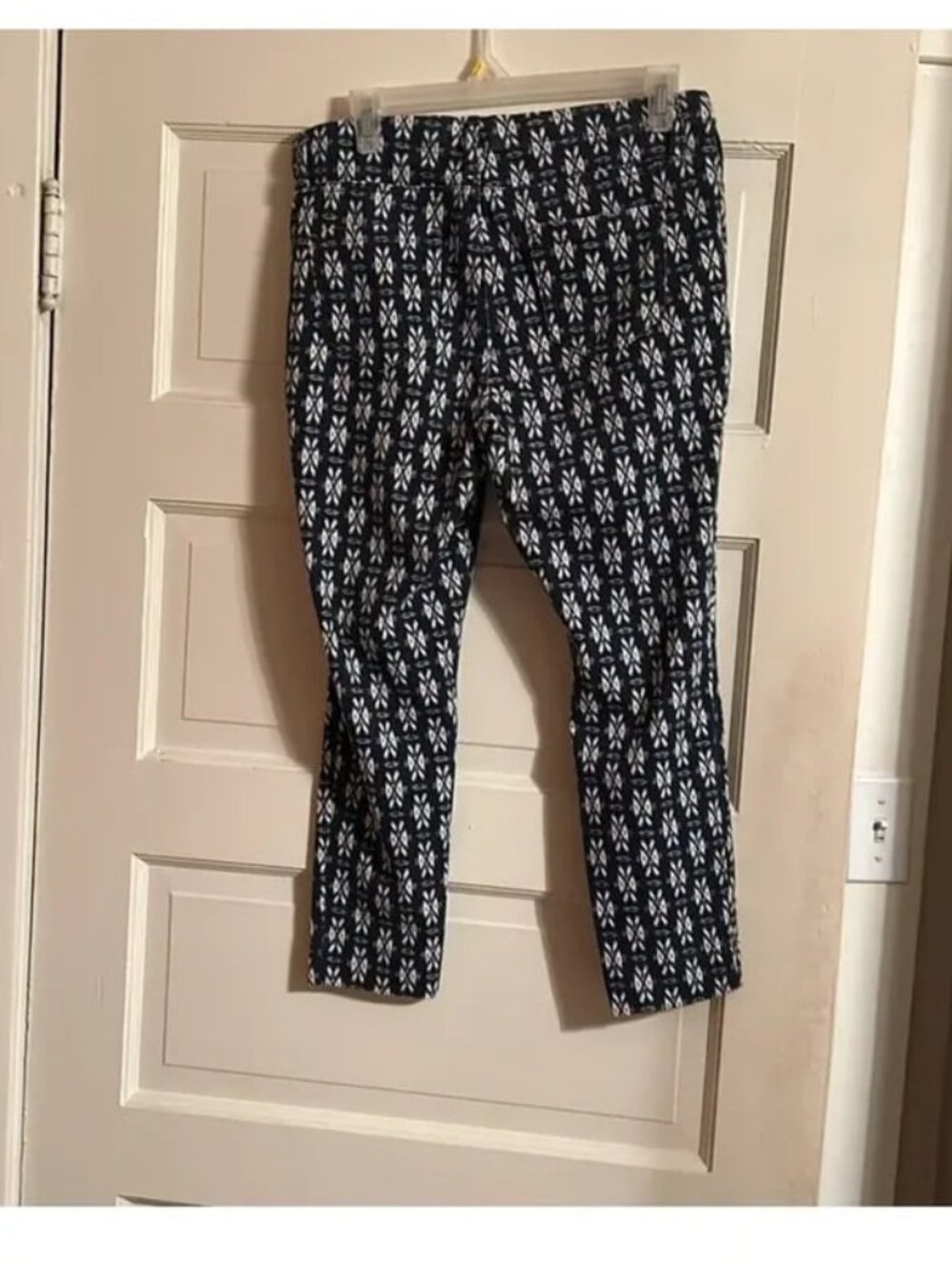Women’s L / US 12-14 Navy & White Floral Pattern Cropped Capri Pants
